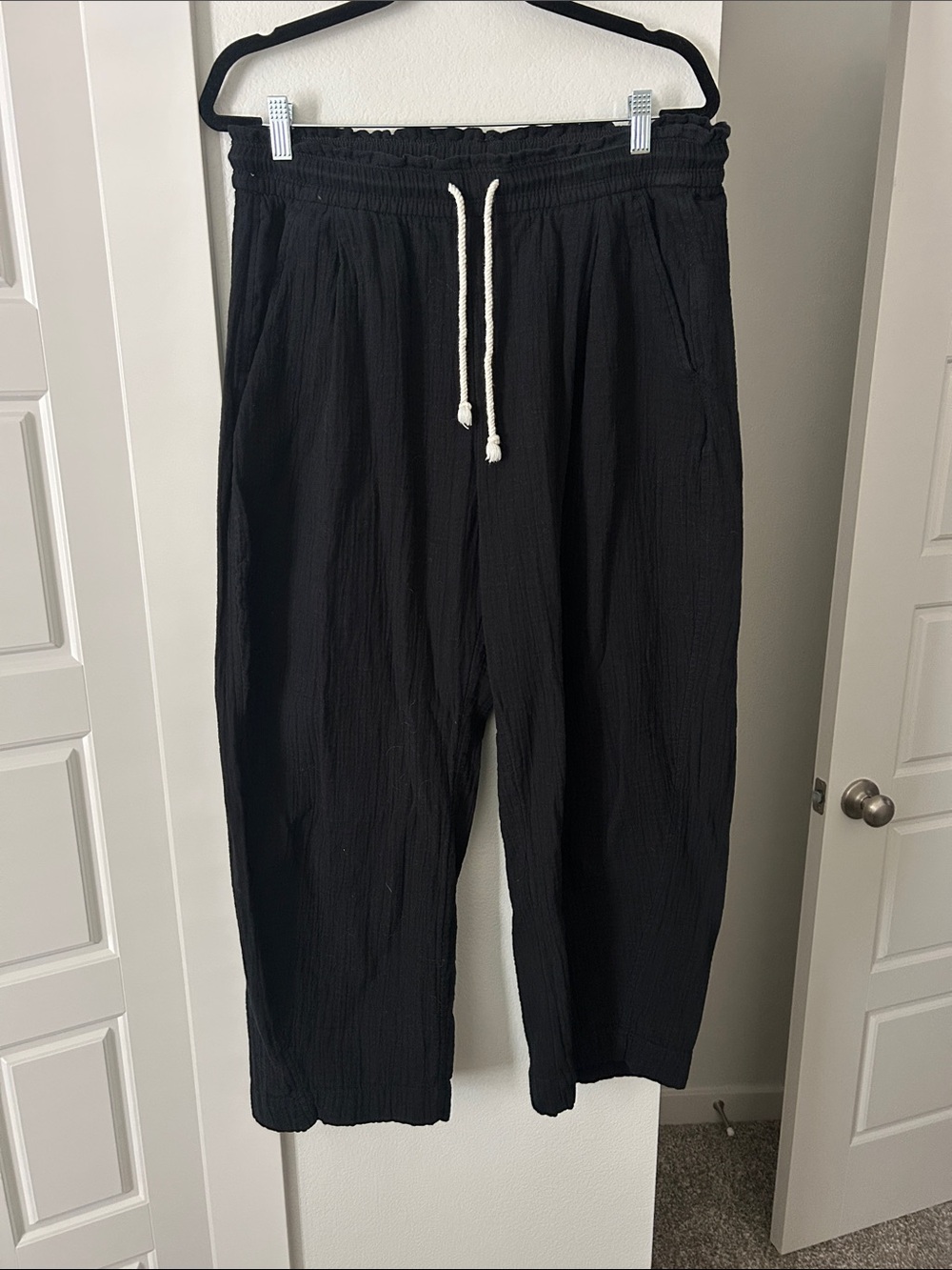 Old Navy Black Cropped Drawstring Jogger Pants with White Cord